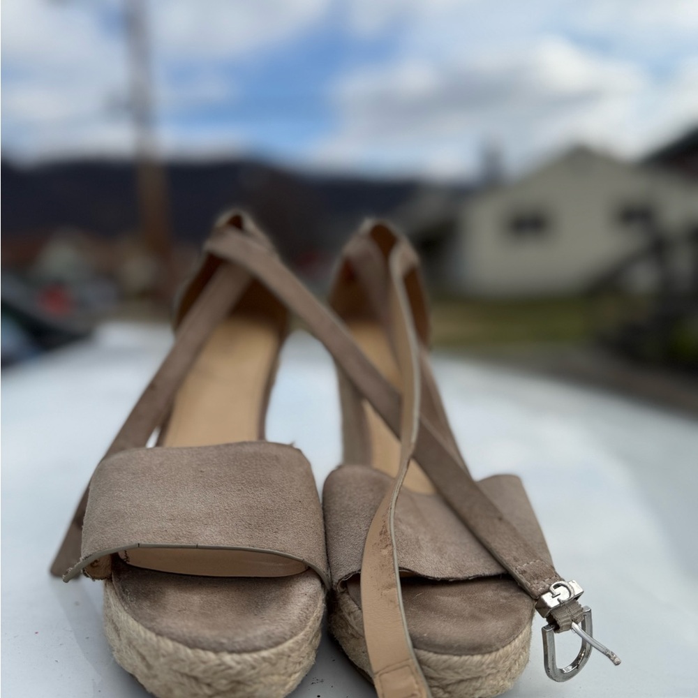 Elegant Women's Tan Espadrille Sandals
